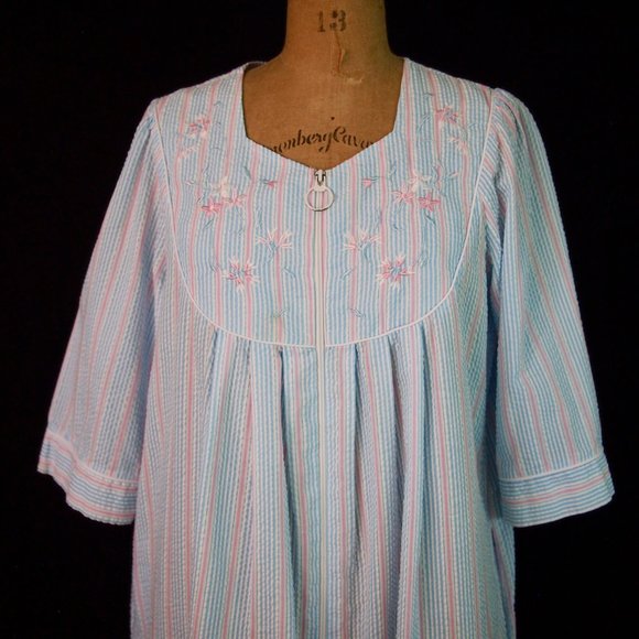 MISS ELAINE Seersucker Zip Front House Dress Robe - Picture 5 of 7